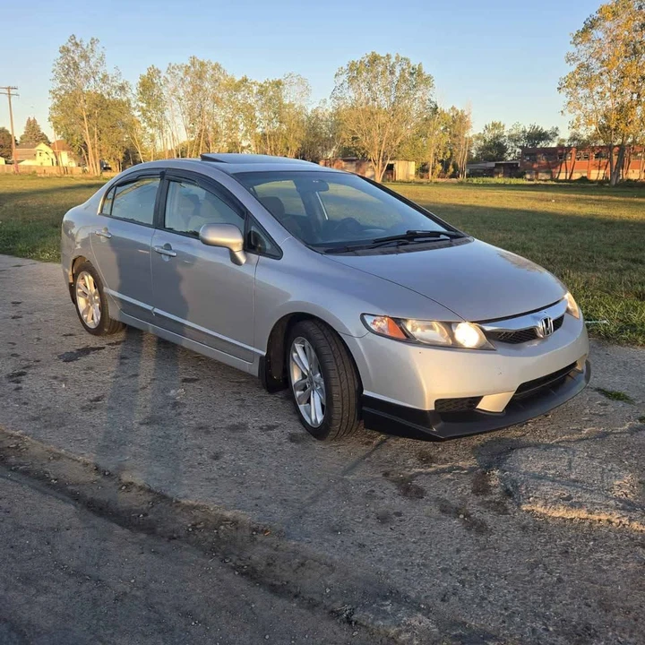 2009 Honda Civic 8th Gen - Image 2 of 3