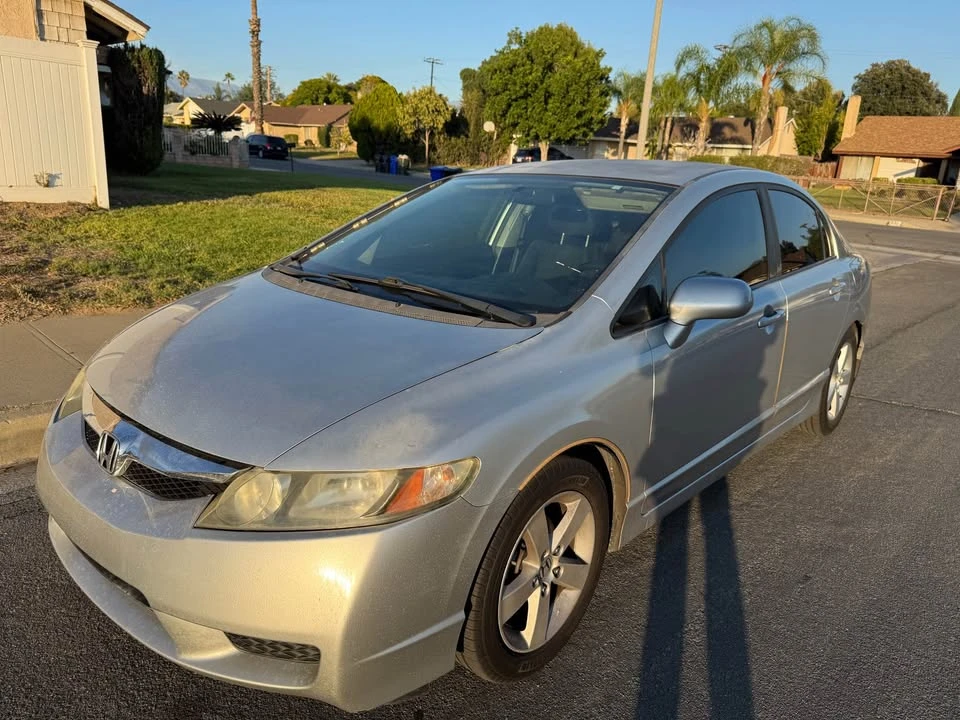 2009 Honda Civic 8th Gen - Image 2 of 5