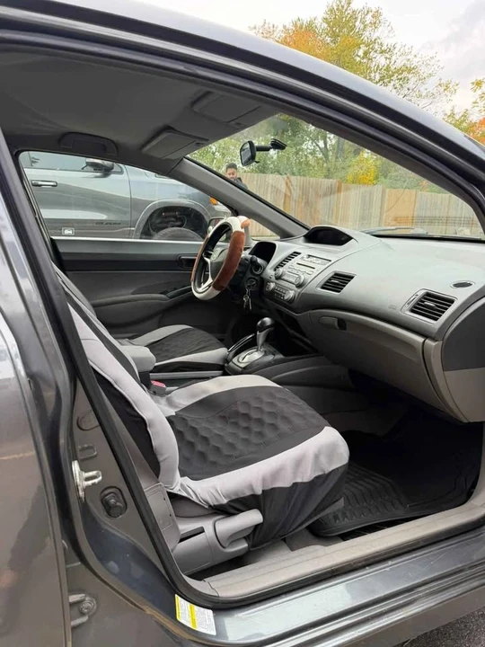 2009 Honda Civic 8th Gen - Image 8 of 13