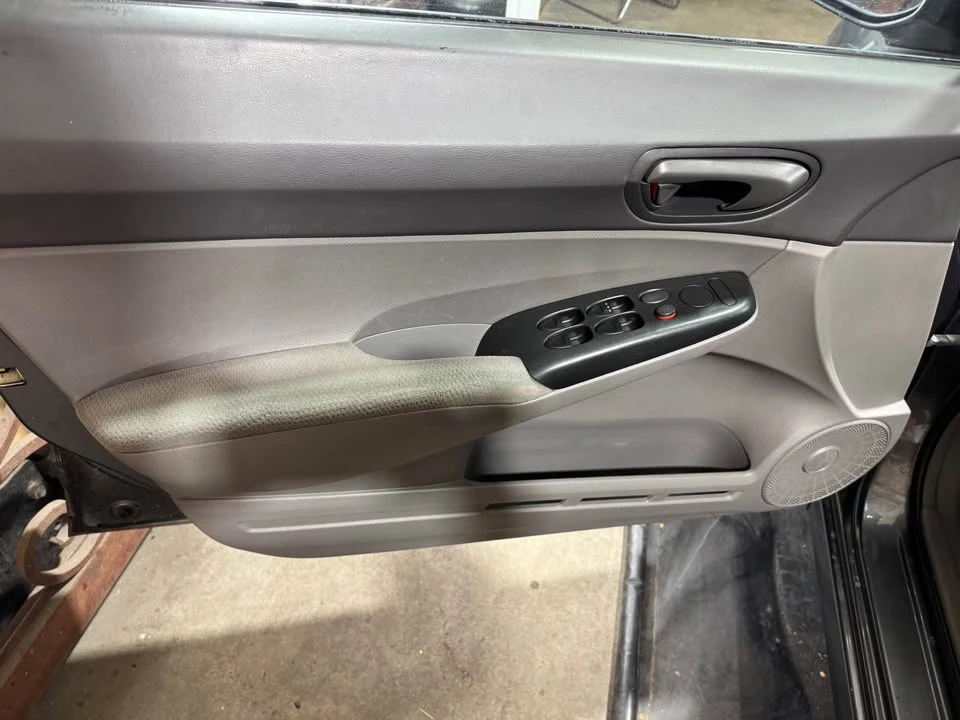 2009 Honda Civic 8th Gen - Image 9 of 17