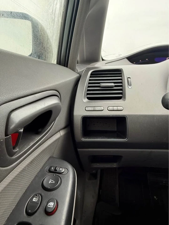 2009 Honda Civic 8th Gen - Image 15 of 16