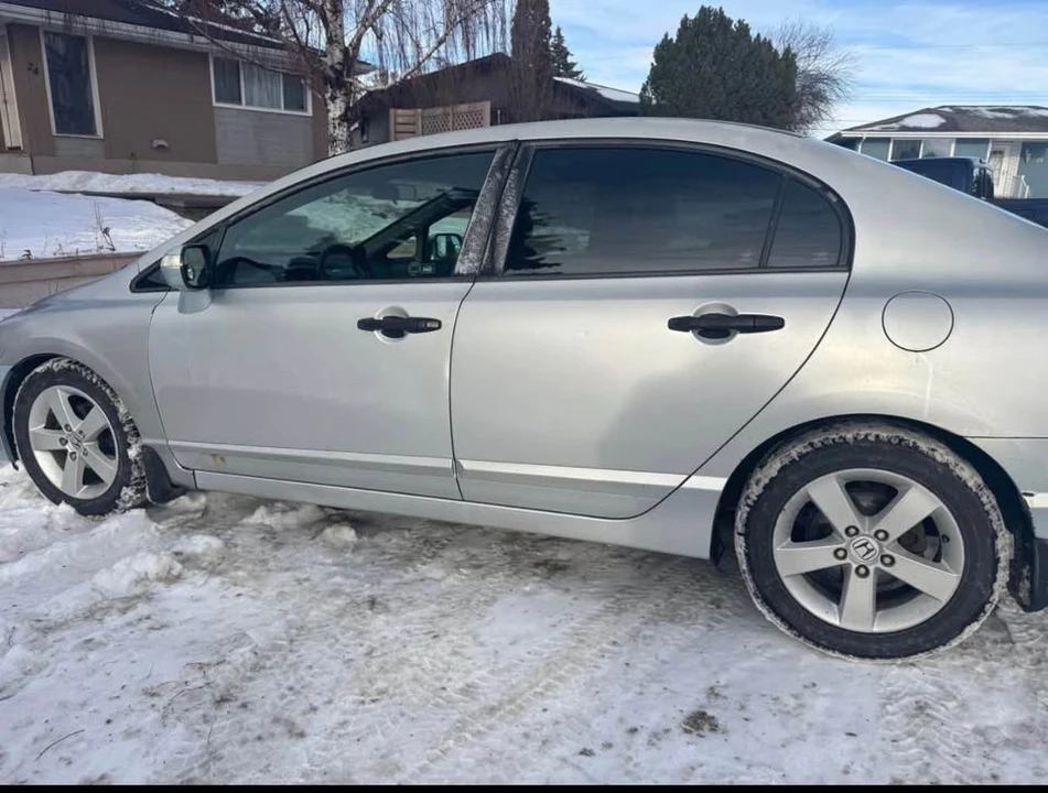 2009 Honda Civic 8th Gen - Image 2 of 4