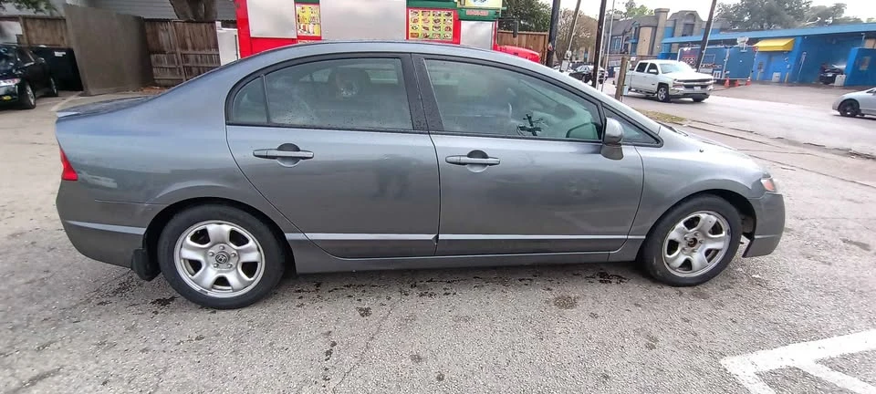 2009 Honda Civic 8th Gen - Image 2 of 13