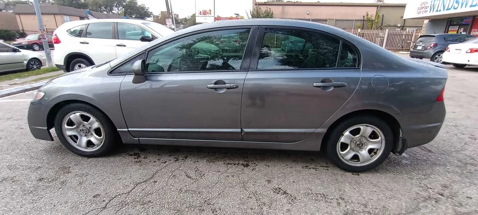 2009 Honda Civic 8th Gen - Image 4 of 13