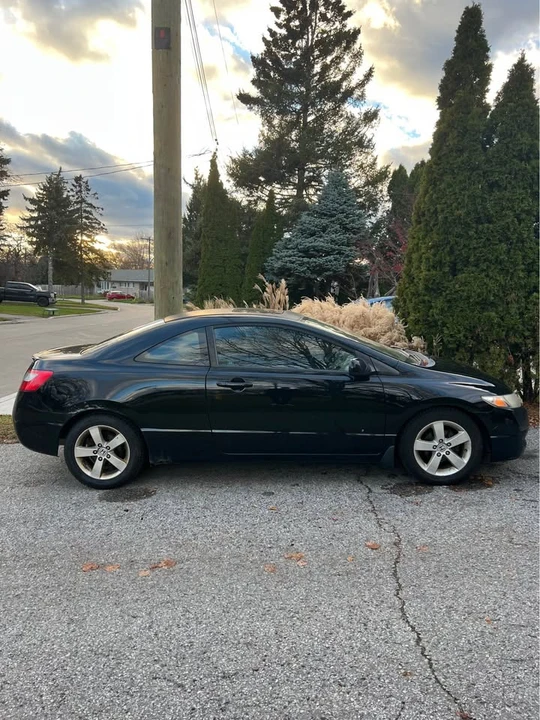 2009 Honda Civic 8th Gen - Image 2 of 4