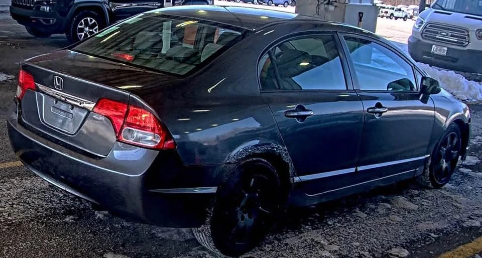 2009 Honda Civic 8th Gen - Image 2 of 7