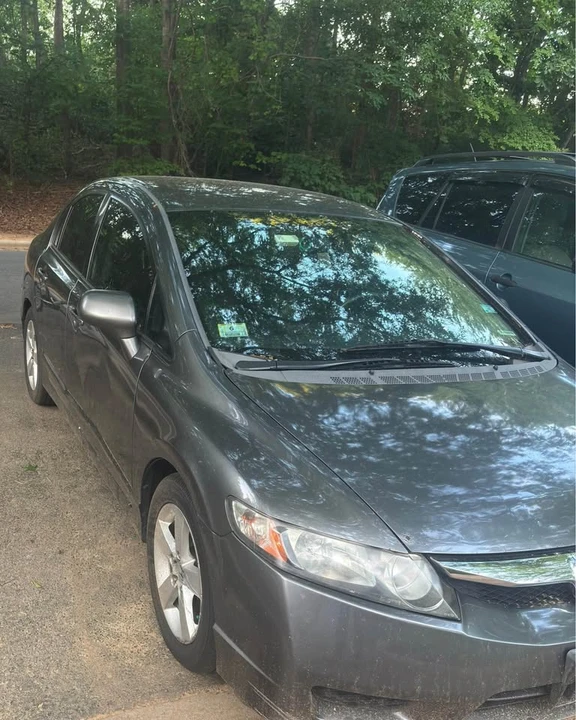 2009 Honda Civic 8th Gen - Image 2 of 3