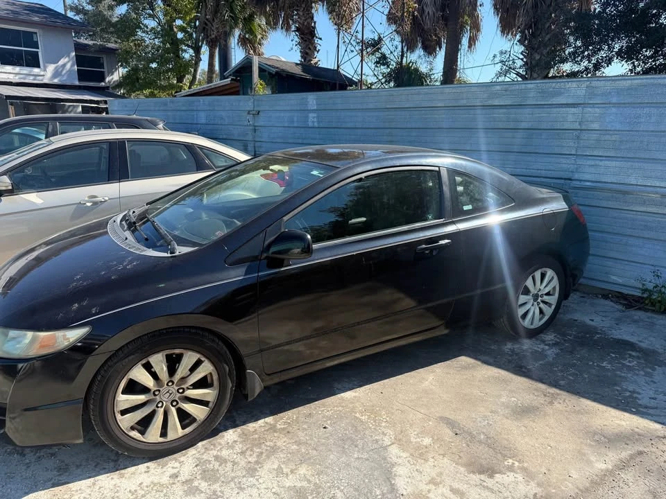 2009 Honda Civic 8th Gen - Image 2 of 4