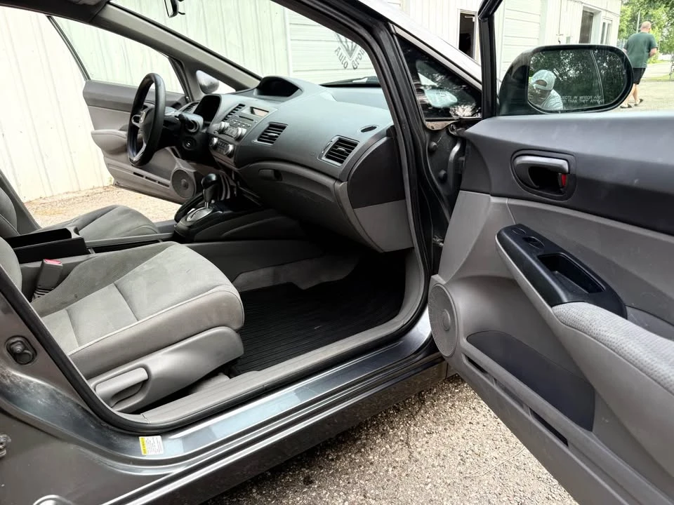 2009 Honda Civic 8th Gen - Image 10 of 15