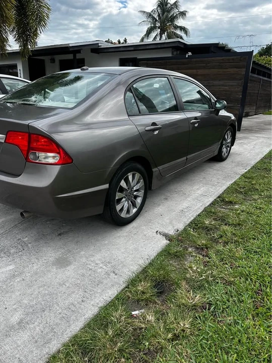 2009 Honda Civic 8th Gen - Image 2 of 8