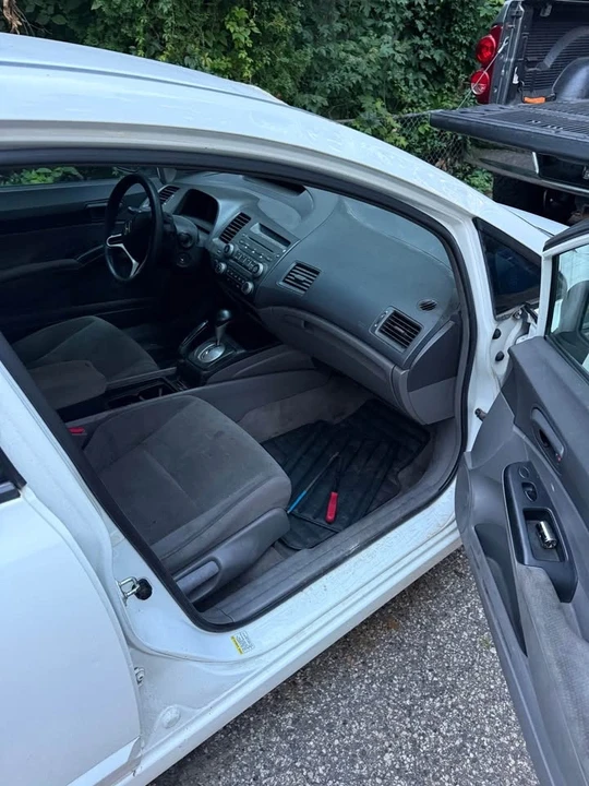 2009 Honda Civic 8th Gen - Image 9 of 12