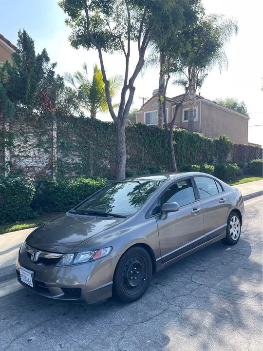 2009 Honda Civic 8th Gen - Image 2 of 8