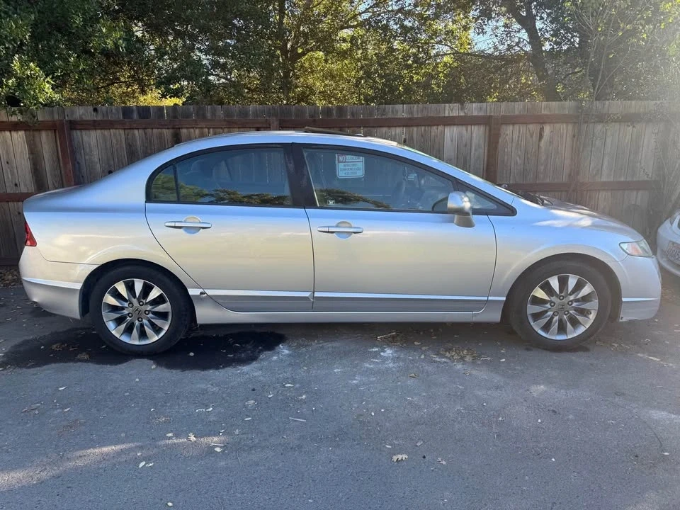 2009 Honda Civic 8th Gen - Image 2 of 12