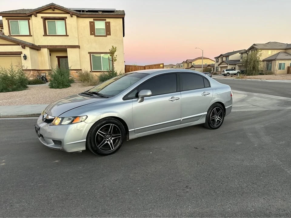 2009 Honda Civic 8th Gen - Image 2 of 13