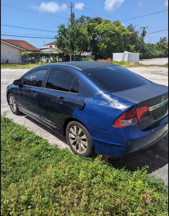 2009 Honda Civic 8th Gen - Image 2 of 6