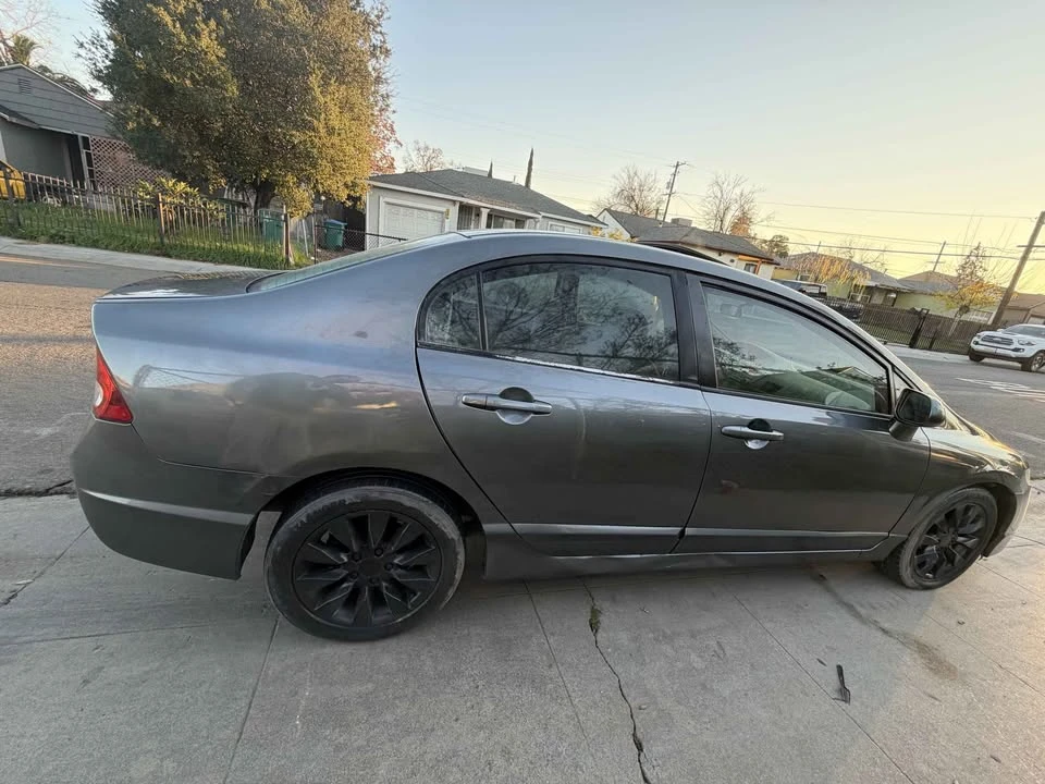 2009 Honda Civic 8th Gen - Image 2 of 7