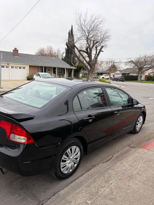 2009 Honda Civic 8th Gen - Image 2 of 4