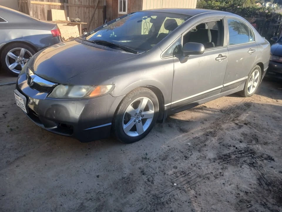 2009 Honda Civic 8th Gen - Image 2 of 5