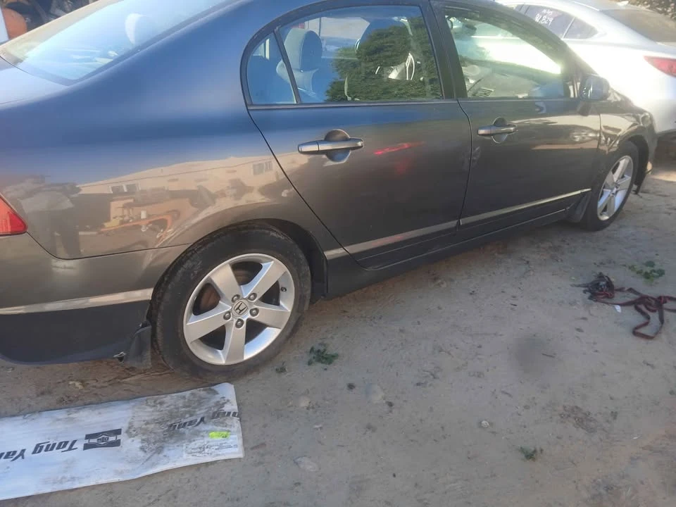2009 Honda Civic 8th Gen - Image 3 of 5