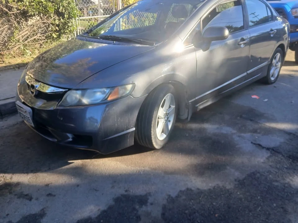 2009 Honda Civic 8th Gen - Image 2 of 4