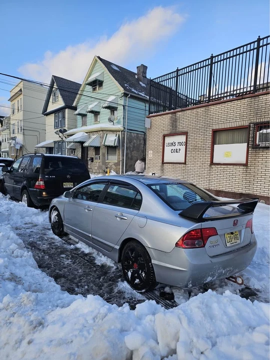 2009 Honda Civic 8th Gen - Image 2 of 4