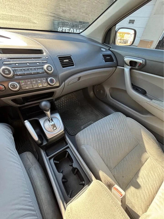 2009 Honda Civic 8th Gen - Image 2 of 4