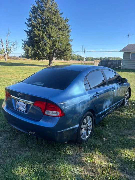 2009 Honda Civic 8th Gen - Image 2 of 8