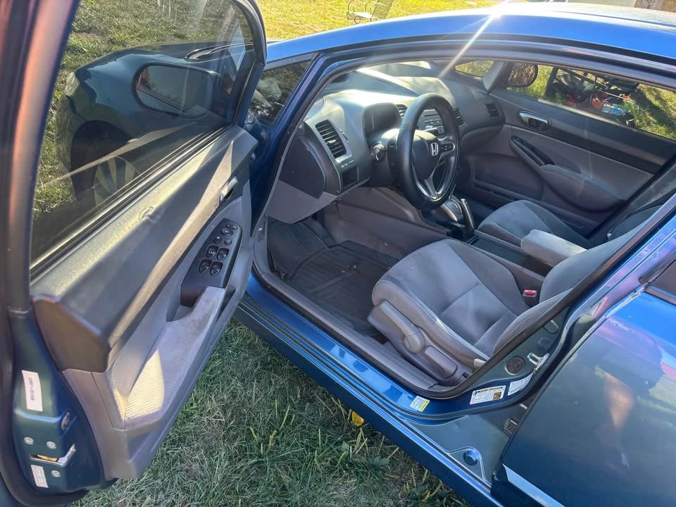 2009 Honda Civic 8th Gen - Image 6 of 8