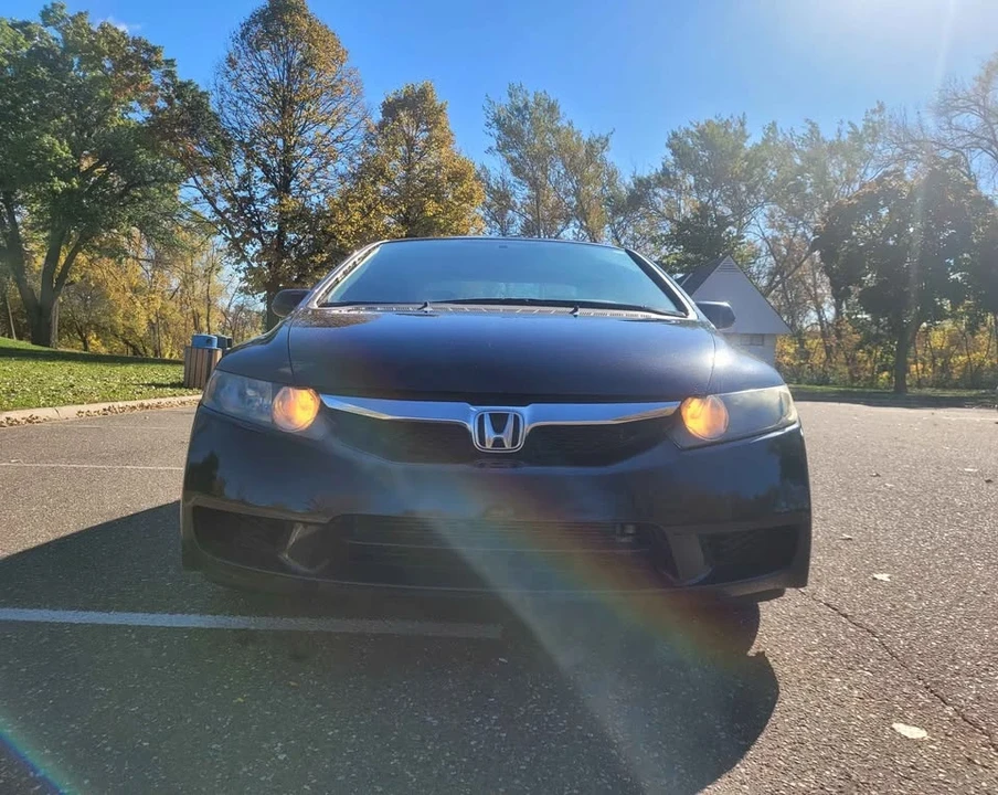 2009 Honda Civic 8th Gen - Image 2 of 8