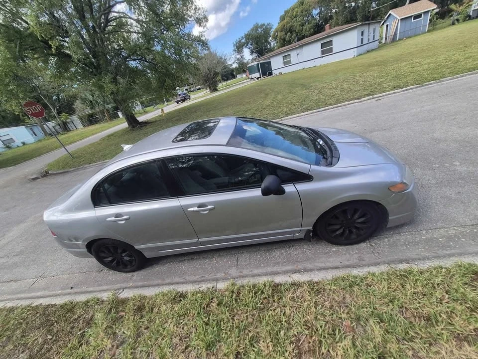2009 Honda Civic 8th Gen - Image 2 of 12