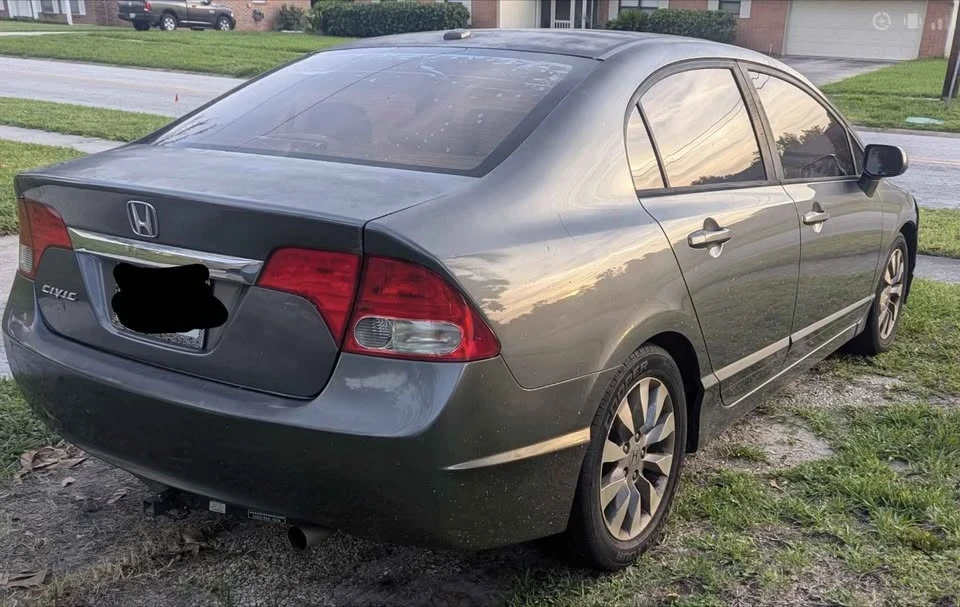 2009 Honda Civic 8th Gen - Image 2 of 4