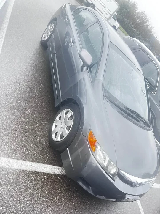 2009 Honda Civic 8th Gen - Image 2 of 7