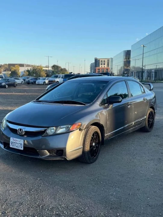 2009 Honda Civic 8th Gen - Image 2 of 8
