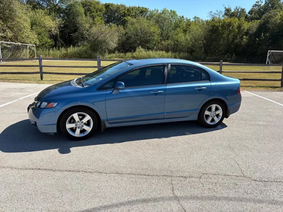 2009 Honda Civic 8th Gen - Image 2 of 10