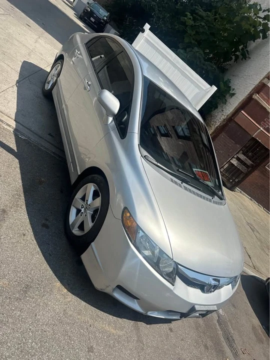 2009 Honda Civic 8th Gen - Image 2 of 8