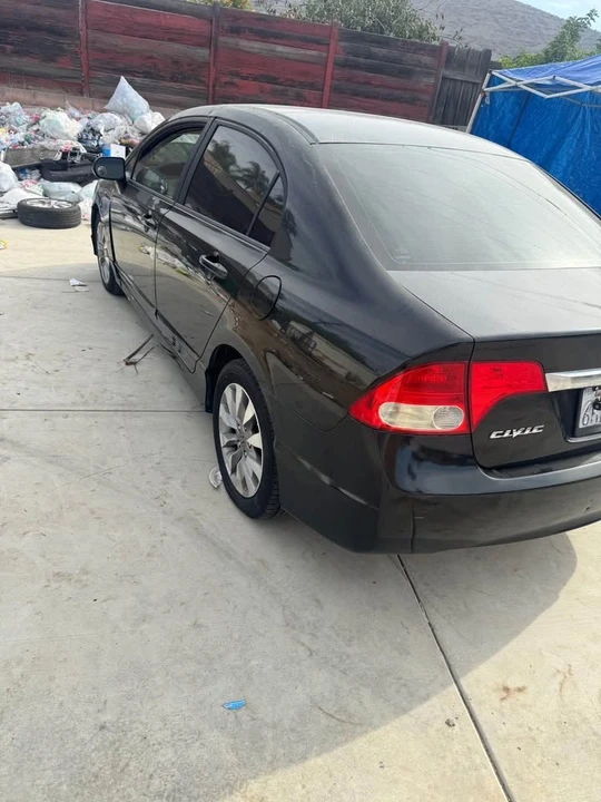 2009 Honda Civic 8th Gen - Image 5 of 15