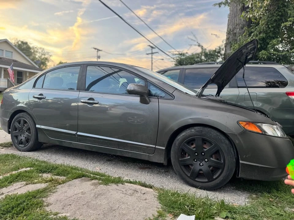 2009 Honda Civic 8th Gen - Image 2 of 4
