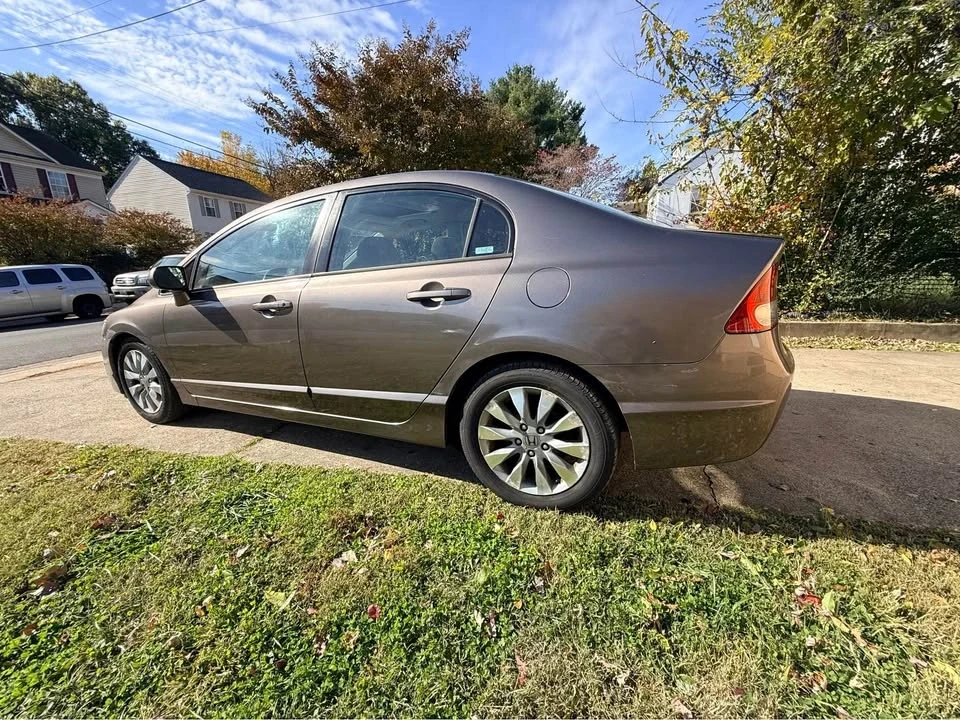 2009 Honda Civic 8th Gen - Image 2 of 15