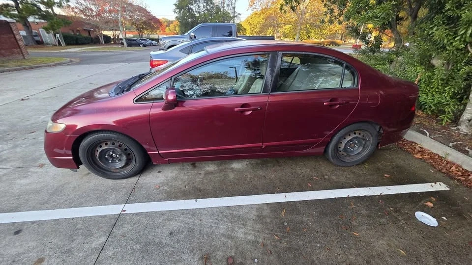 2009 Honda Civic 8th Gen - Image 2 of 4