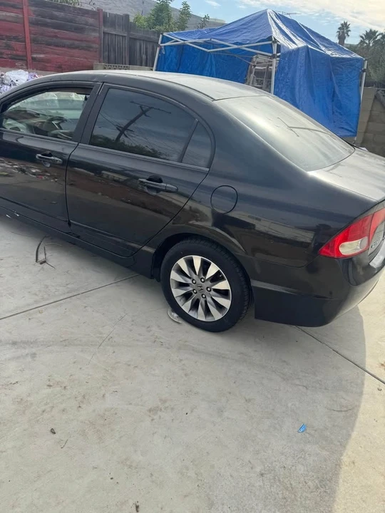 2009 Honda Civic 8th Gen - Image 3 of 15