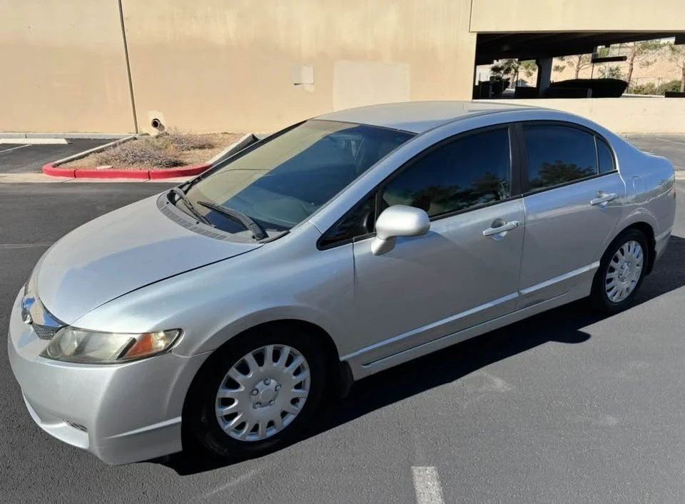 2009 Honda Civic 8th Gen - Image 2 of 6