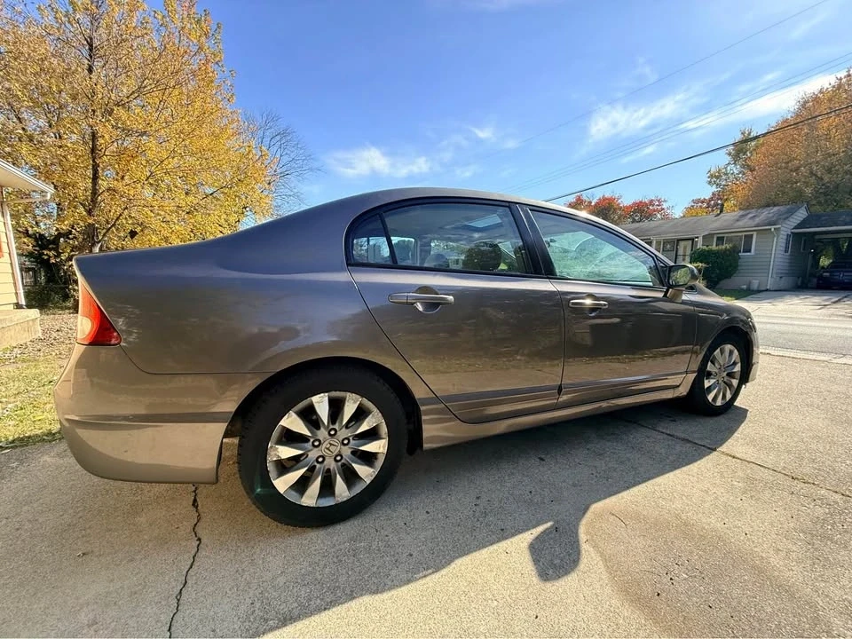 2009 Honda Civic 8th Gen - Image 3 of 15