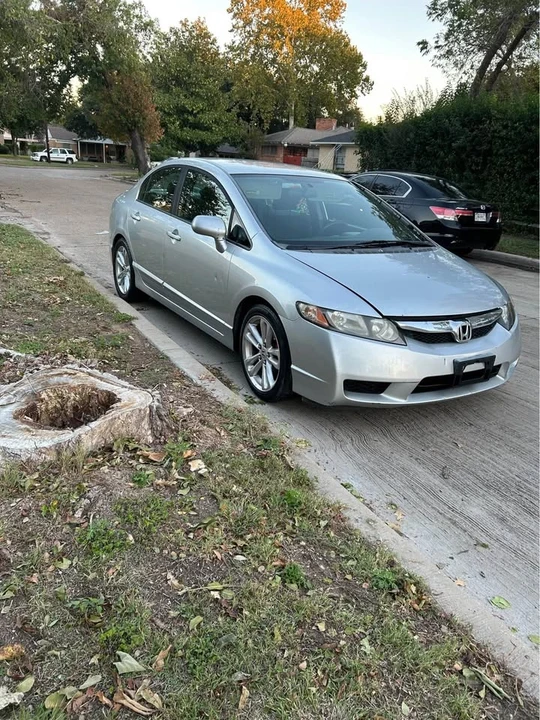 2009 Honda Civic 8th Gen - Image 2 of 7