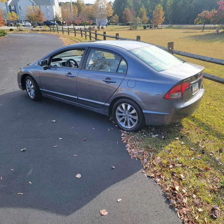 2009 Honda Civic 8th Gen - Image 2 of 8