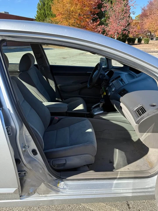2009 Honda Civic 8th Gen - Image 8 of 12