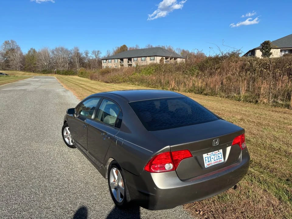 2009 Honda Civic 8th Gen - Image 2 of 8