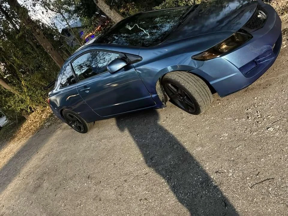 2009 Honda Civic 8th Gen - Image 2 of 3