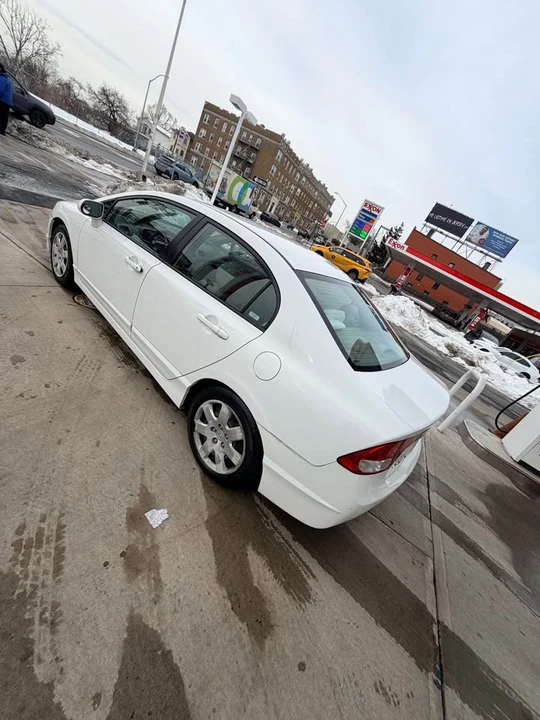 2009 Honda Civic 8th Gen - Image 8 of 17