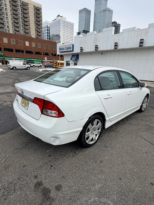 2009 Honda Civic 8th Gen - Image 2 of 17