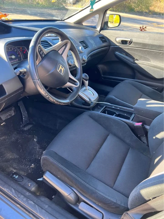2009 Honda Civic 8th Gen - Image 2 of 3